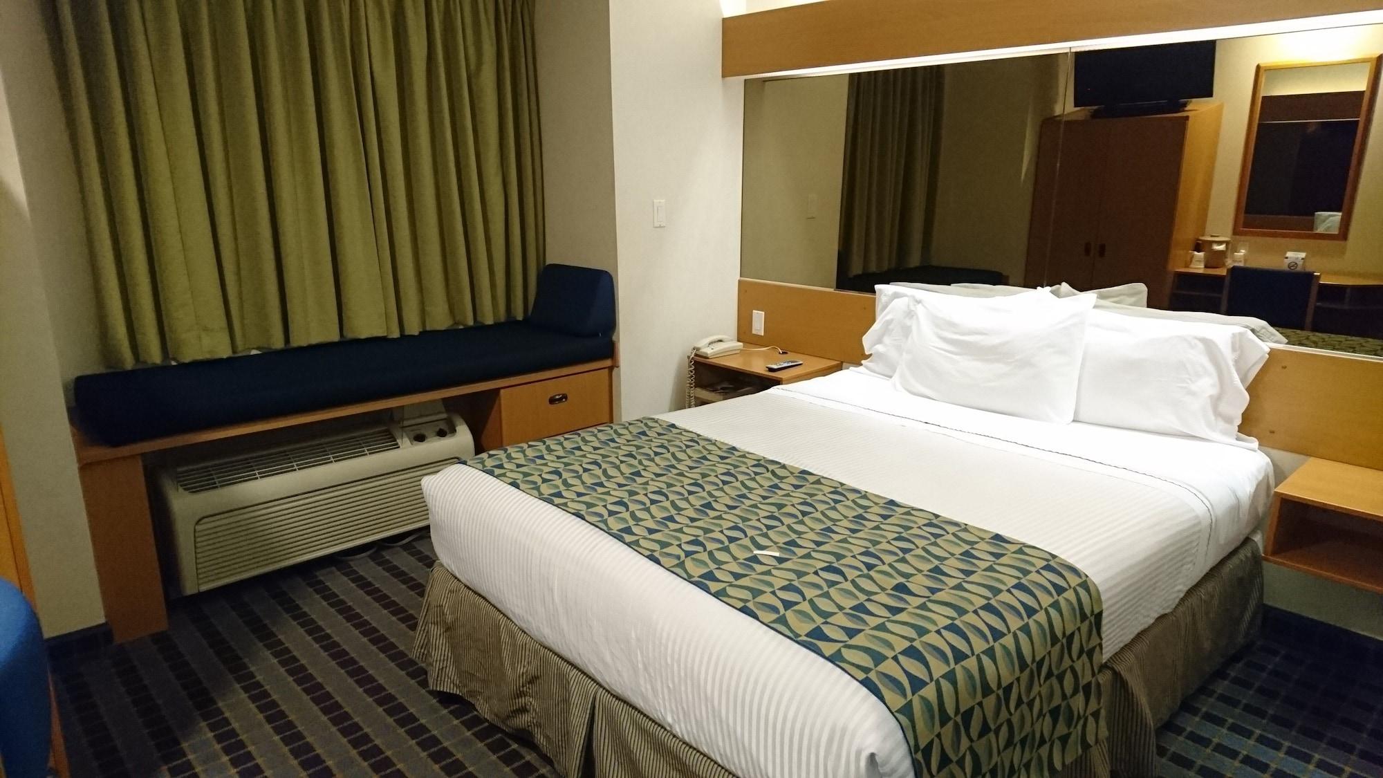 Microtel Inn & Suites By Wyndham Чіуауа Екстер'єр фото