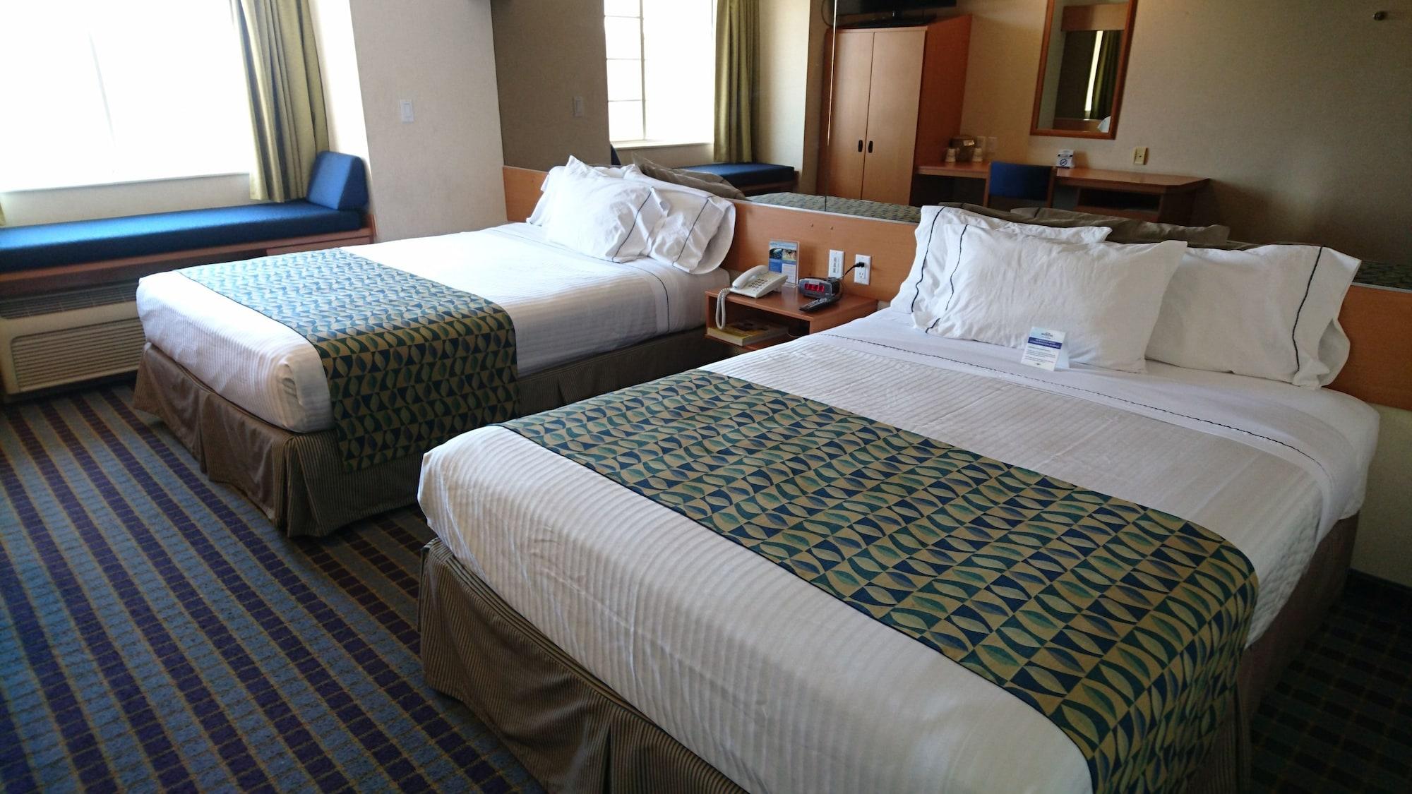 Microtel Inn & Suites By Wyndham Чіуауа Екстер'єр фото