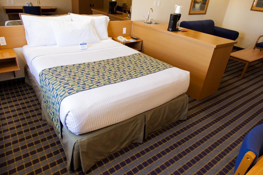 Microtel Inn & Suites By Wyndham Чіуауа Екстер'єр фото